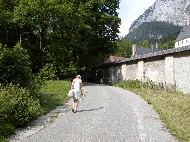 P6240221 Radostneji, mlada damo.JPG